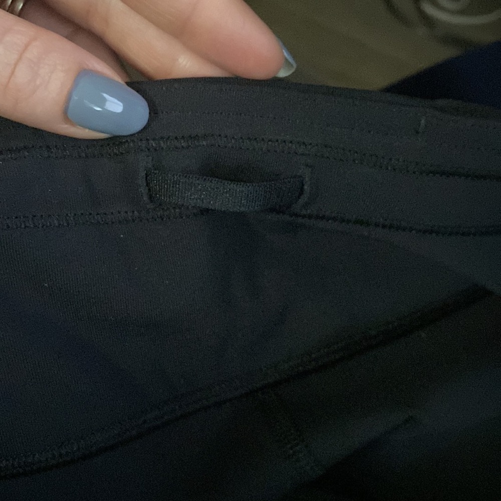 Lululemon leggings with side and back pockets. Size 10 black with gray design. - Picture 9 of 9